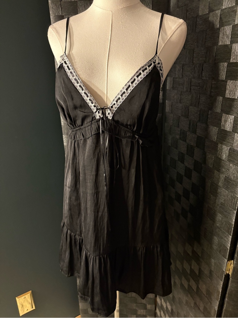 Forever 21 lace-trimmed black babydoll slip dress
